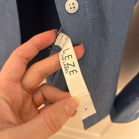 Women’s LEZE the Label blouse, size medium - Picture 3 of 6